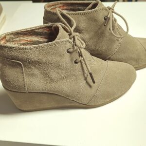 Toms suede lace up wedge bootie